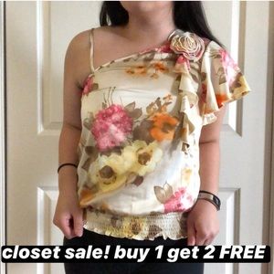 🌻 B1G2 FREE🌻 Floral one-shoulder top